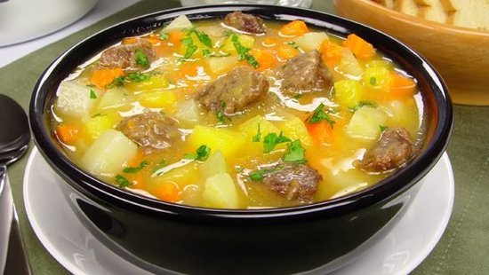 SOPA DE CARNE COM LEGUMES