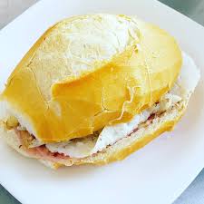 Pão c/frango e queijo